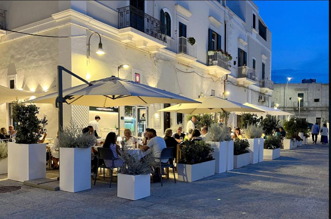 Polignano A Mare: Sulla Piazza Di Domenico Modugno Villa Exterior photo